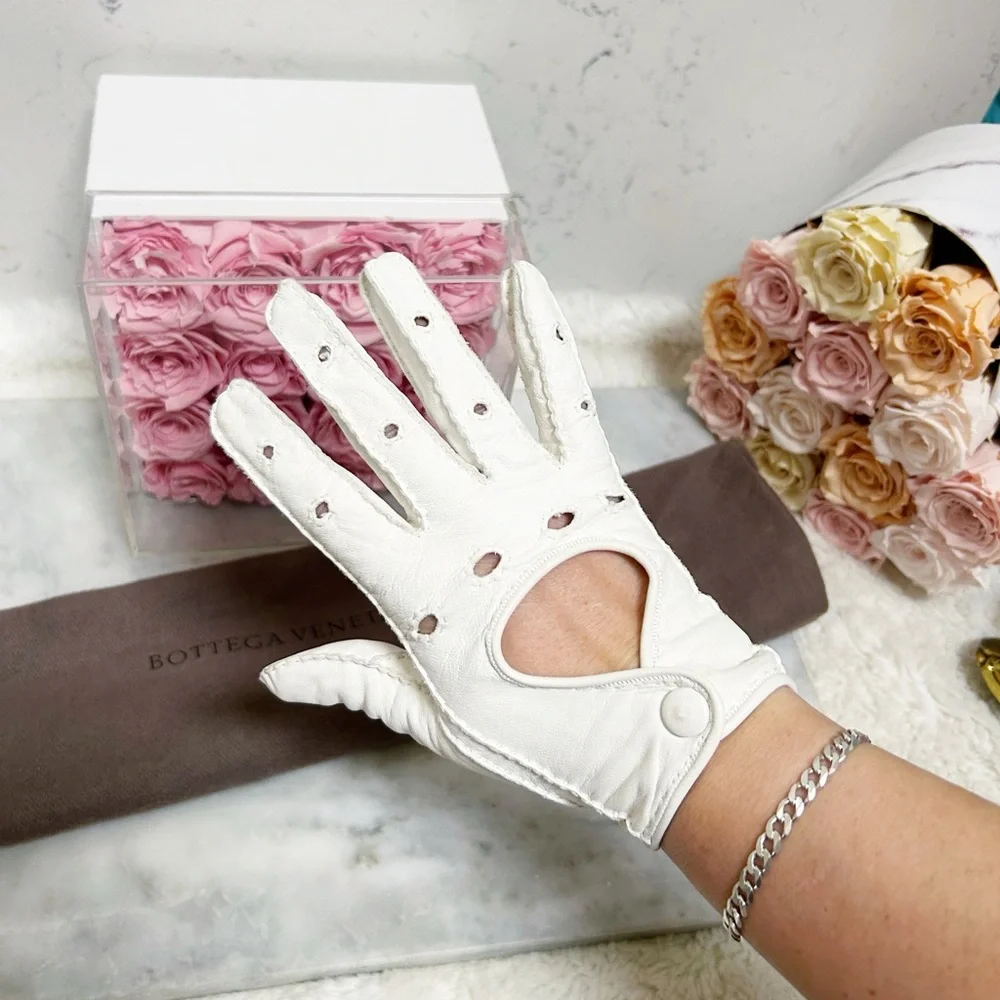 Authentic Bottega Veneta White Lambskin Leather Driving Gloves